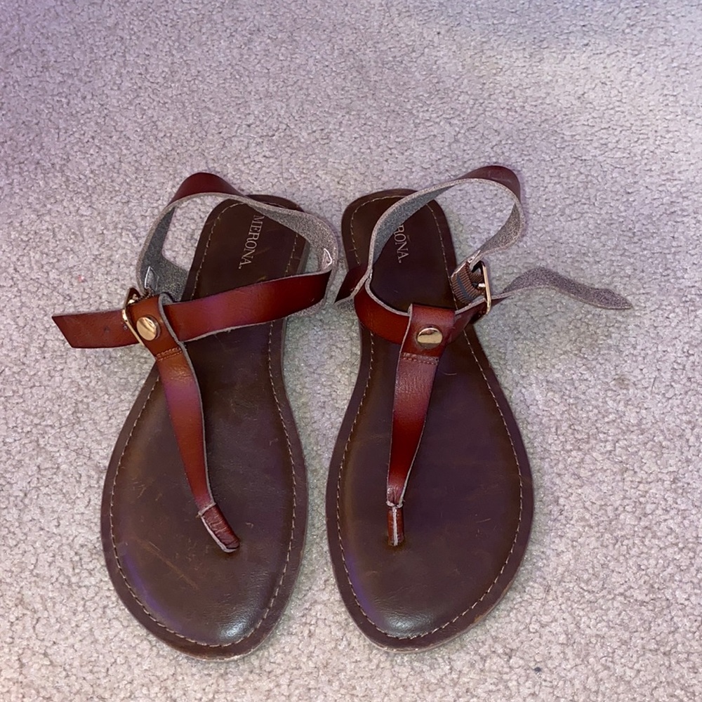 BROWN SANDALS